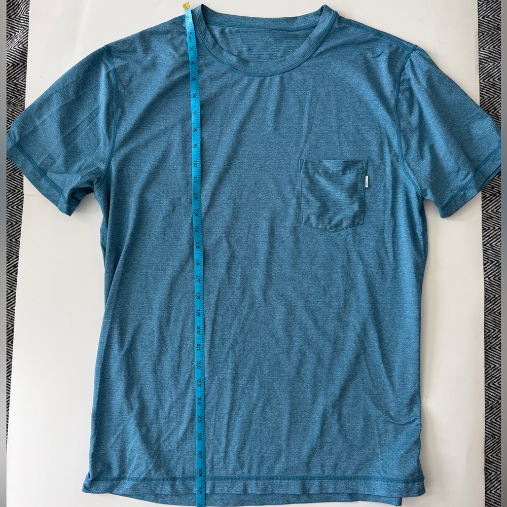 EUC Men’s Vuori Tradewind workout tee t shirt size large L mens